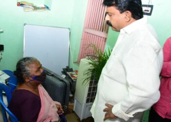 పేదలకు దక్కాల్సిన రేషన్ కొందరు ధనికవర్గ పెద్దలు తింటున్నారు ; మంత్రి పేర్ని నాని