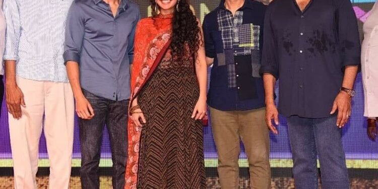 చిరంజీవి, అమీర్ ఖాన్ సమక్షంలో అంగరంగ వైభవంగా “లవ్ స్టోరి” అన్ ప్లగ్డ్ ఈవెంట్