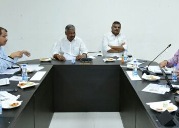 వాలంటీర్ల వ్యవస్థపై మంత్రులు సమీక్షా