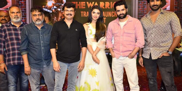 అనంతపురంలో ‘ది వారియర్’ ట్రైలర్ను విడుదల చేసిన బోయపాటి