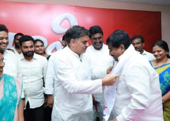 జనసేనలో చేరిన గుడివాడ వైసీపీ నాయకులు