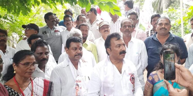 పవన్ కళ్యాణ్ ని విమర్శించే నైతిక హక్కు వైసీపీ కి లేదు!!