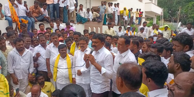 నా మగతనంతో నీకేం పని మంత్రి గారూ? – టీడీపి నేత ఎద్దేవా !