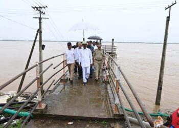 భారీ వర్షాల వెనుక విదేశాల కుట్ర!!