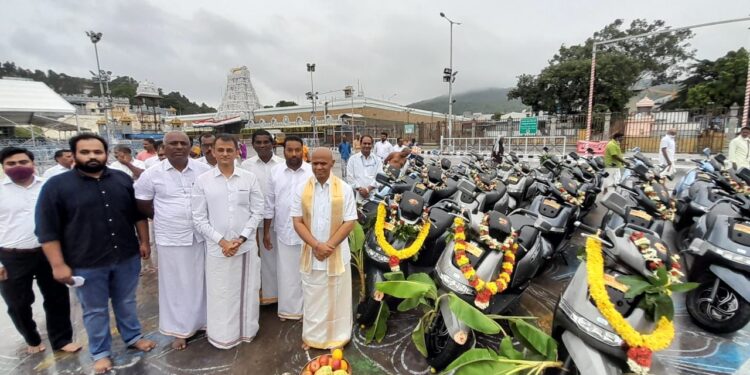 టిటిడికి 25 టివిఎస్‌ ఎల‌క్ట్రిక్ స్కూట‌ర్ల విరాళం!