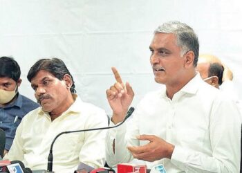 ఆరోగ్య శాఖ అన్ని విధాల సన్నద్ధంగా ఉండాలి-మంత్రి హరీష్