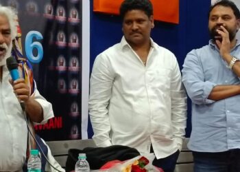 “బానిసలారా లెండిరా” అంటూ గళమెత్తి కదం తొక్కిన గద్దర్