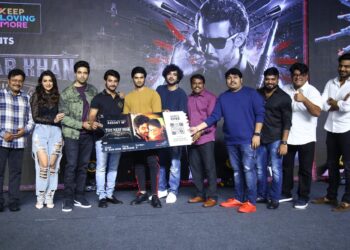 మూడు వేరియేషన్స్ లో “తీస్ మార్ ఖాన్” అలరిస్తాడు