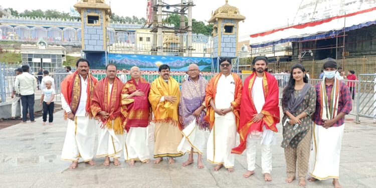 వెంకటేశ్వరస్వామిని దర్శించుకున్న ఐక్యూ టీం
