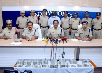 వాట్స్ ప్ ప్రొఫైల్ ద్వారా చోరి కేసును చేదించిన కడప పోలీసులు