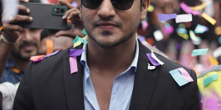 సినీ తారలతో కళామందిర్ సందడి