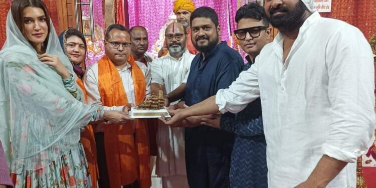 అయోధ్యలో ఘనంగా “ఆదిపురుష్” మూవీ టీజర్ విడుదల వేడుక