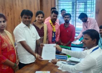 ఆమ్ ఆద్మీ పార్టీ ఎమ్మెల్యే అభ్యర్థిగా “ఓ మై లవ్” మూవీ డైరెక్టర్ నారి శ్రీనివాసులు (స్మైల్ శ్రీను) నామినేషన్ దాఖలు