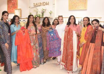 కూకట్ పల్లి నెక్స్‌స్‌ మాల్ లో సౌంద్ కొత్త కలెక్షన్స్ తో మెరిచి పోయిన మోడల్స్…