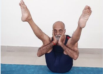 సినిమా గ్లామర్ కు యోగ గ్రామర్- కాకర్ల