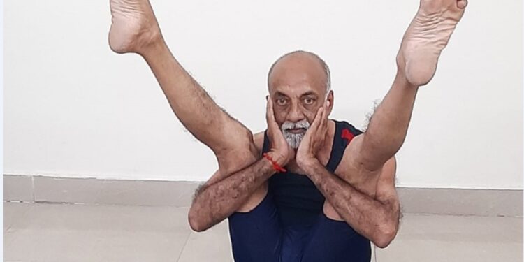 సినిమా గ్లామర్ కు యోగ గ్రామర్- కాకర్ల