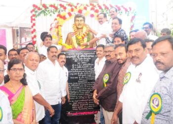 విశాఖలో శోభన్‌బాబు క్యాంస్య విగ్రహ ఆవిష్కరణ