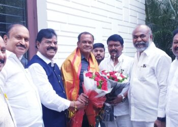 ఫిలిం ఇండస్ట్రీకి తోడుగా ఉంటా : మంత్రి కోమటిరెడ్డి