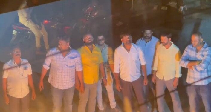 ఆర్జీవీ డెన్ ముందు టి.డి.పి.కార్యకర్తల గూండా గిరి