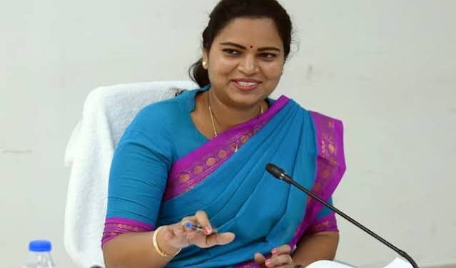 త్వరలో కొత్త ఆరోగ్యశ్రీ కార్డుల పంపిణీ: మంత్రి రజిని