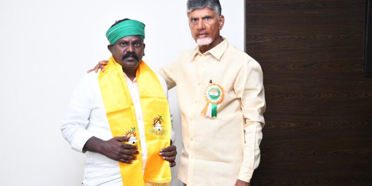 చంద్రబాబు సమక్షంలో పార్టీలో చేరిన కొలికపూడి