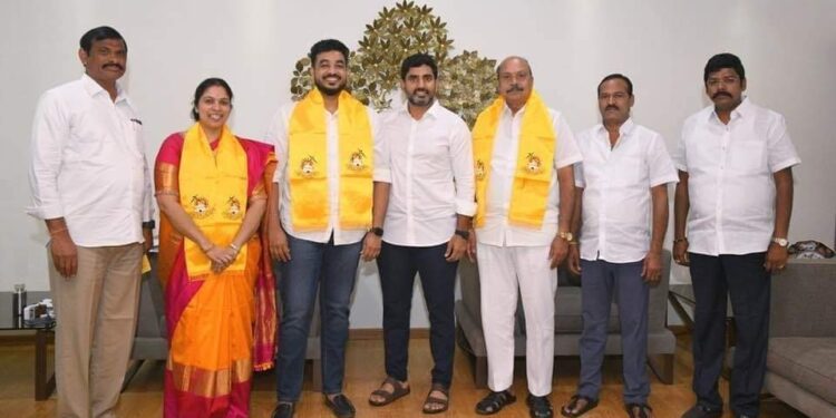 లోకేష్ సమక్షంలో టీడీపీలో చేరిన కర్నూలు నేతలు