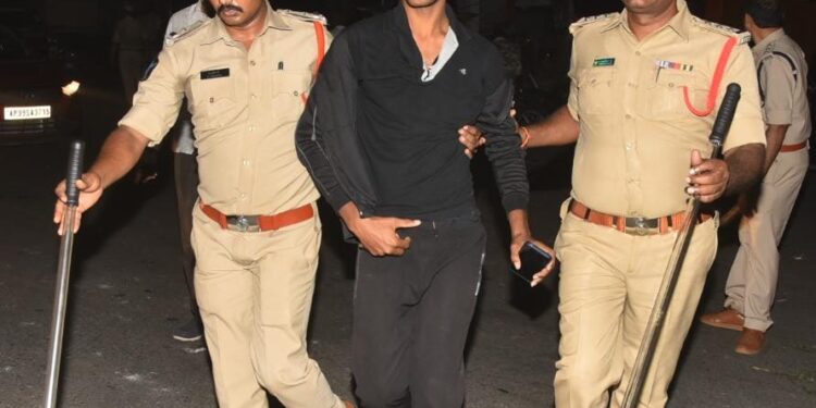 బీసీ మహిళా మంత్రిపై టీడీపీ, జనసేన మూకల దాడి