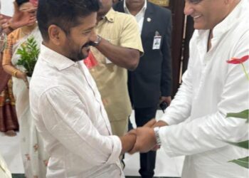 రేవంత్ రెడ్డికి నూతన సంవత్సరం శుభాకాంక్షలు తెలిపిన అజహరుద్దీన్