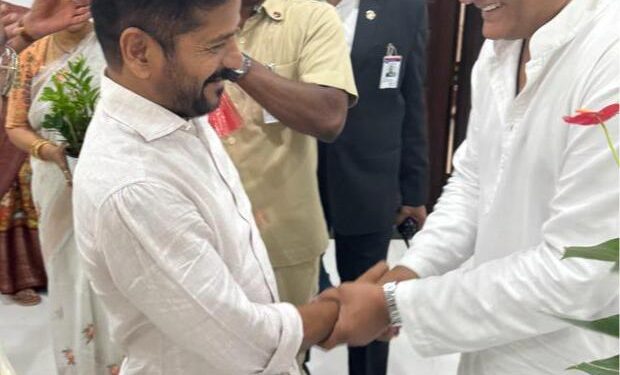 రేవంత్ రెడ్డికి నూతన సంవత్సరం శుభాకాంక్షలు తెలిపిన అజహరుద్దీన్