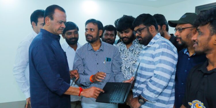 ‘మెకానిక్’ లాంటి సమాజానికి ఉపయోగపడే సినిమాలను ప్రజలు ఆదరించాలి: సినిమాటోగ్రఫీ మంత్రి కోమటిరెడ్డి వెంకటరెడ్డి