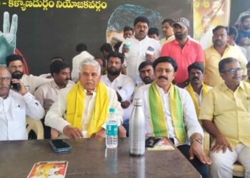 ఔను వాళ్ళిద్దరూ ఒకటయ్యారు..!!