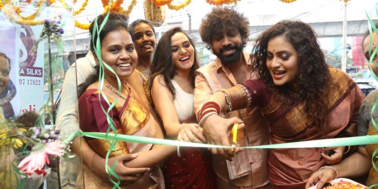 ఆట సందీప్ చేతుల మీదుగా “ఐశ్వర్య సిల్క్స్” 3వ వార్షికోత్సవ వేడుక