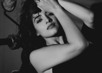 మాళవిక శర్మ…. అందాలు చూడతరమా