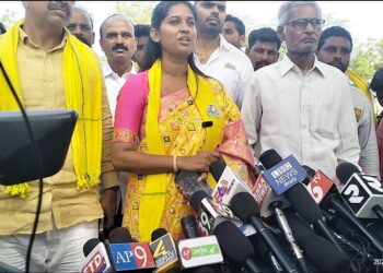 టీడీపీ విజయాన్ని ఆపలేరు; బండారు శ్రావణి