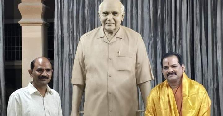 రామోజీరావు విగ్రహం చేయిస్తున్న టీడీపి ఎంపీ 