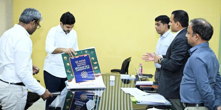 అకడమిక్ క్యాలెండర్ ను విడుదల చేసిన మంత్రి లోకేష్