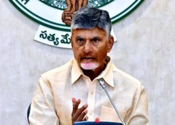 పరిశ్రమల శాఖ అధికారులతో సిఎం చంద్రబాబు సమీక్ష