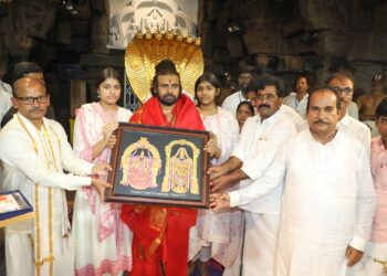 తిరుమల శ్రీవారిని దర్శించుకున్న పవన్ కళ్యాణ్