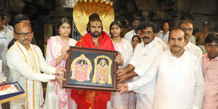 తిరుమల శ్రీవారిని దర్శించుకున్న పవన్ కళ్యాణ్