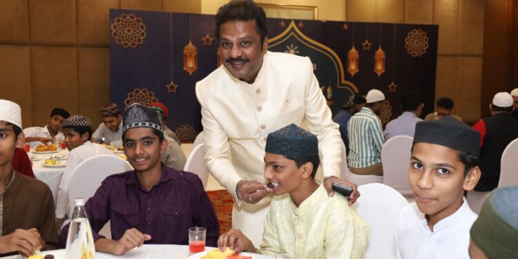 మతసామరస్యానికి ప్రతీక ఇఫ్తార్ విందులు సూచిరిండియా అధినేత లయన్ కిరణ్