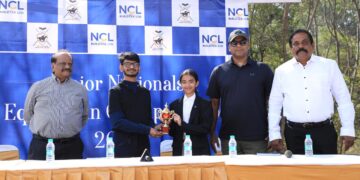 సినీ గేయ రచయిత అనంత్ శ్రీరాం చేతుల మీదుగా విజేతలకు సన్మానం