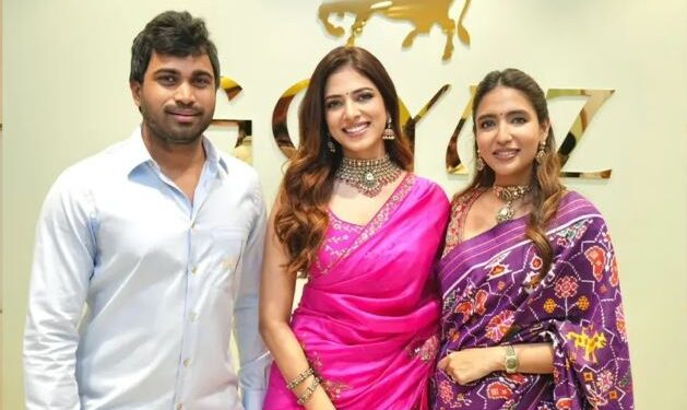 గోయాజ్ సిల్వర్ జూవేలరీ షోరూంను ప్రారంభించిన  సినీ నటి మాళవిక మోహన్