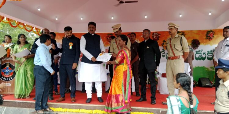 ప్రభుత్వ కొలువులకు చిరునామా- యర్రబండ