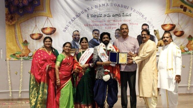 మలేషియన్ ఉగాది పురస్కార్ అవార్డ్స్ లో మన్యం ధీరుడు చిత్రం కి ఉత్తమ చిత్ర అవార్డు