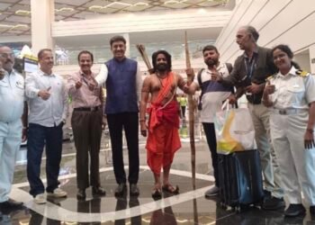 భోగాపురం అంతర్జాతీయ విమానాశ్రయంలో తొలి ప్రయాణికుడికి ఘనస్వాగతం పలికిన ‘మన్యం దీరుడు’ హీరో ఆర్.వి.వి సత్యనారాయణ
