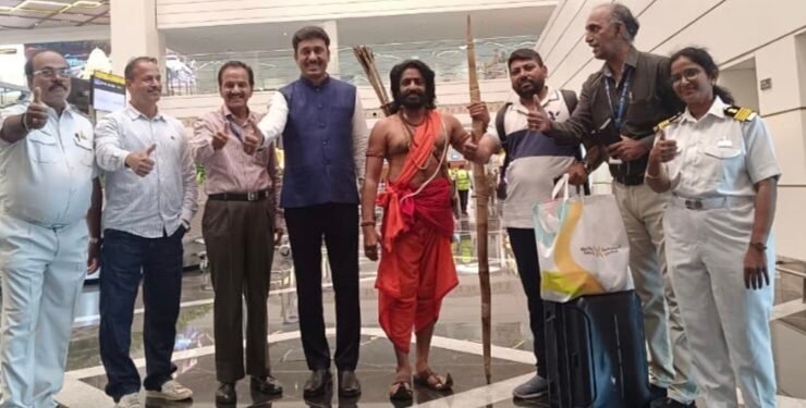 భోగాపురం అంతర్జాతీయ విమానాశ్రయంలో తొలి ప్రయాణికుడికి ఘనస్వాగతం పలికిన ‘మన్యం దీరుడు’ హీరో ఆర్.వి.వి సత్యనారాయణ