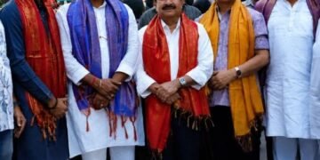 ఖైరతాబాద్‌ మహా గణపతిని దర్శించుకుని పూజలు చేసిన వేదవ్యాస్‌ సినిమా టీమ్‌…